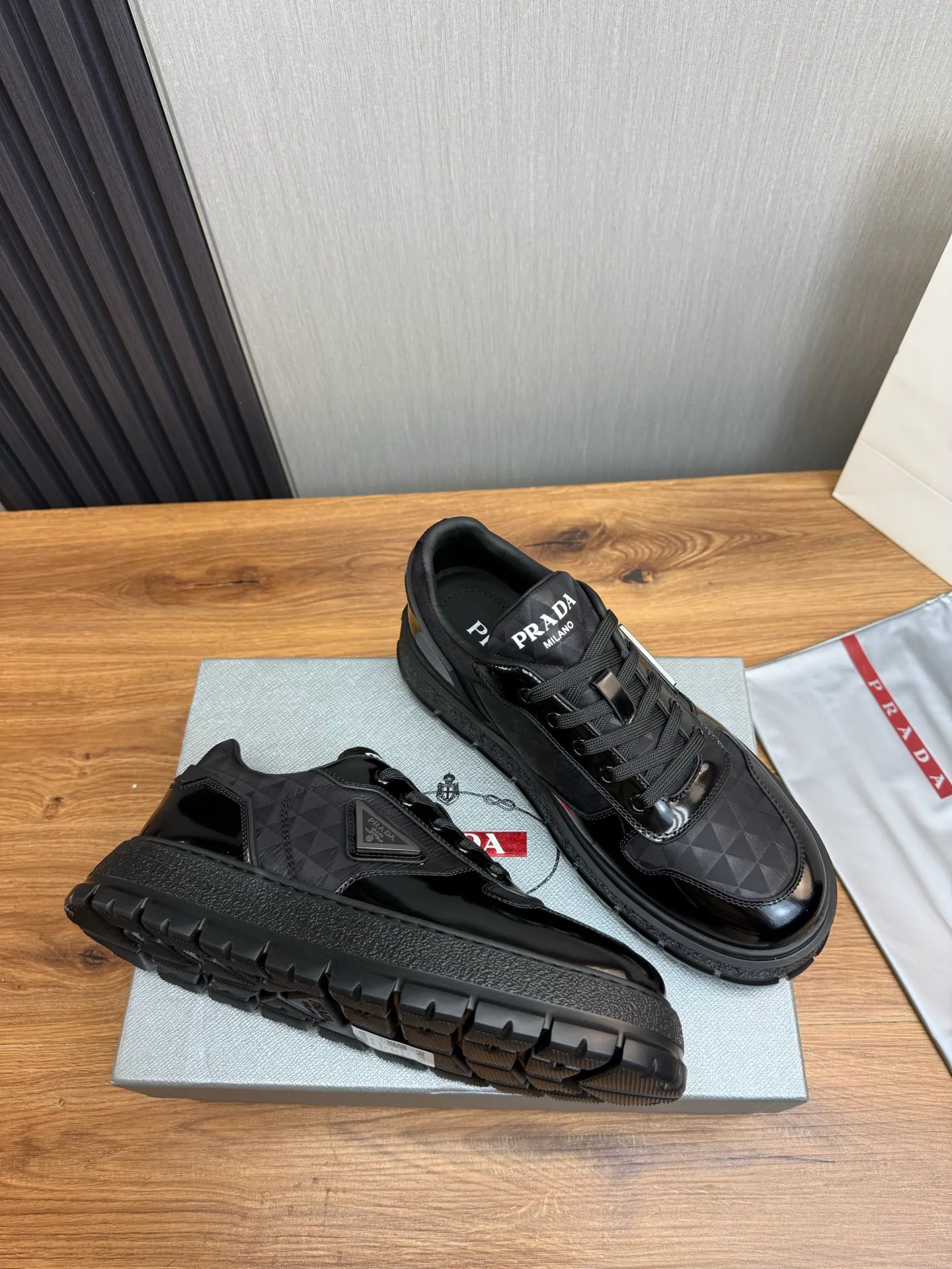 Men's shoes 💰580💰 [PRADA] Autumn and winter hot men's shoes shipped 👏Official website synchronized ⬆️Original fly-woven cowhide fabric + cowhide lining, 1⃣️:1⃣️reproduction, original sole, 38-45 (45. Customized, non-refundable)
